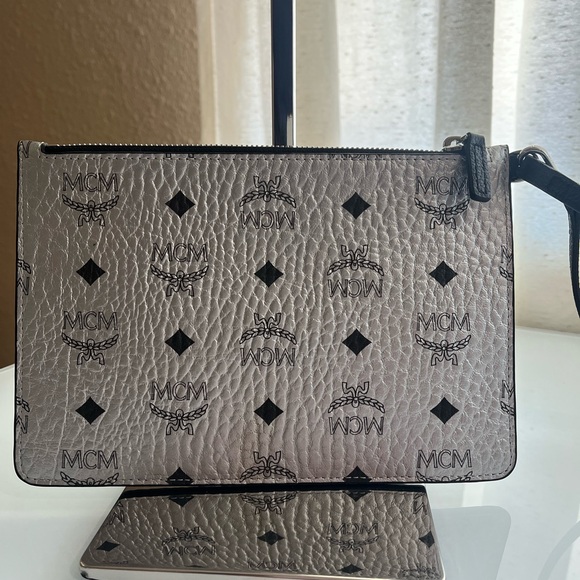 MCM SILVER GRAY WRIST POUCH - Picture 2 of 10